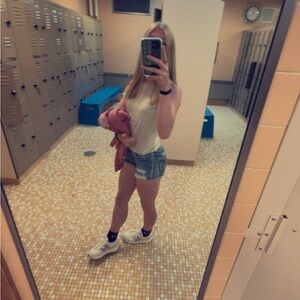 Meet your Posher, Madalyn